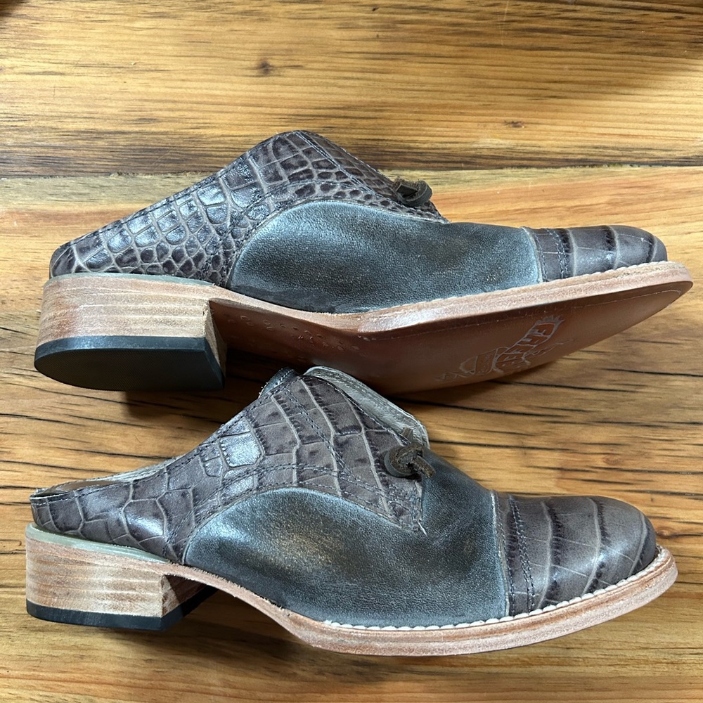 Women's Crocodile Pattern Leather Mules